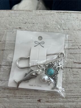 5/$25 Silver Fish Charm Pin with Turquoise Stone & Pearl